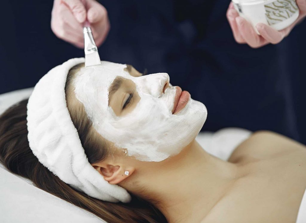 Know The Benefits Of Using A Clarifying Clay Mask For Your Skin.